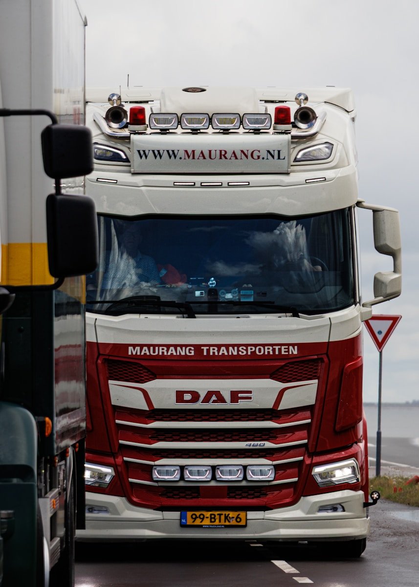 Front view of a white and red daf truck